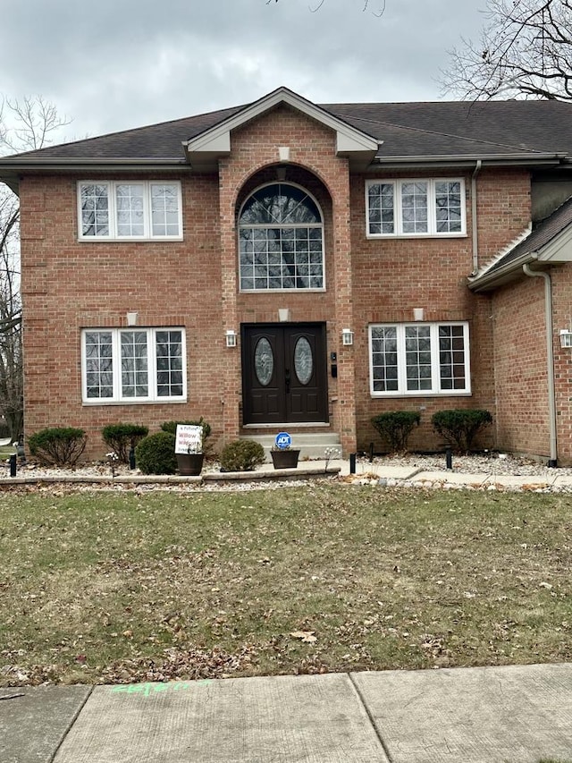 view of front of home featuring a front lawn