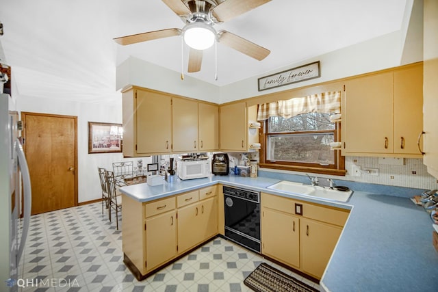 kitchen with kitchen peninsula, refrigerator, ceiling fan, sink, and dishwasher