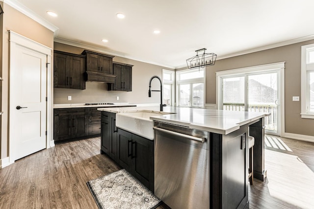 kitchen with dishwasher, sink, hardwood / wood-style floors, an island with sink, and ornamental molding