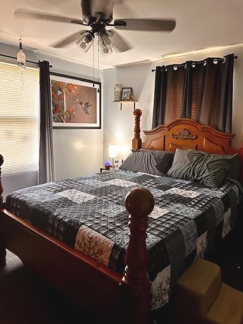 bedroom with ceiling fan