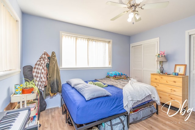 bedroom with ceiling fan, light wood-type flooring, and a closet