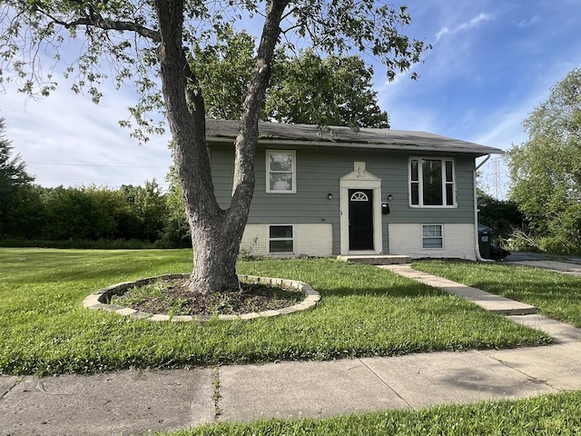 bi-level home with a front lawn