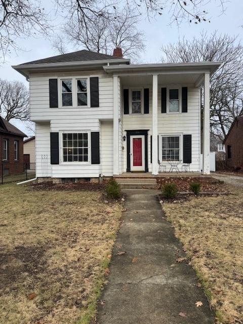 view of front of house featuring a front yard