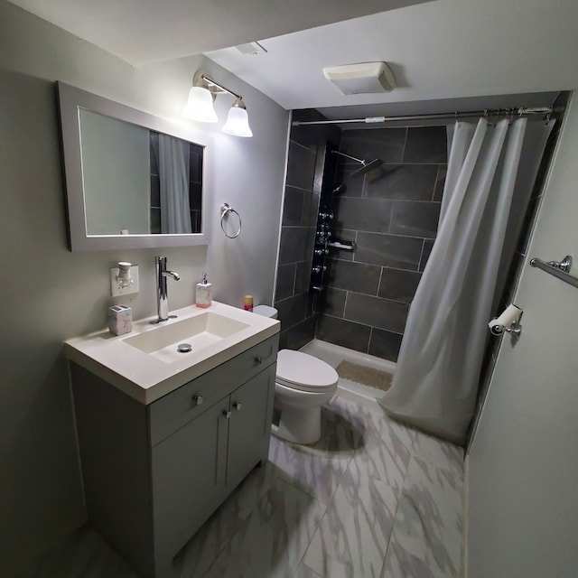 bathroom featuring a shower with curtain, vanity, and toilet