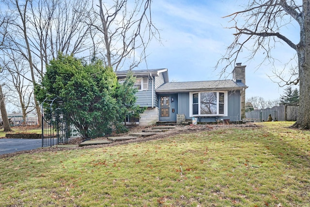 split level home with a front lawn