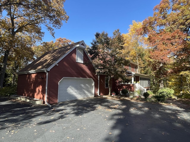 view of front facade featuring covered porch and a garage