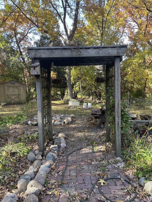 view of yard with a storage shed