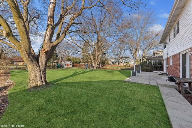 view of yard with a patio area