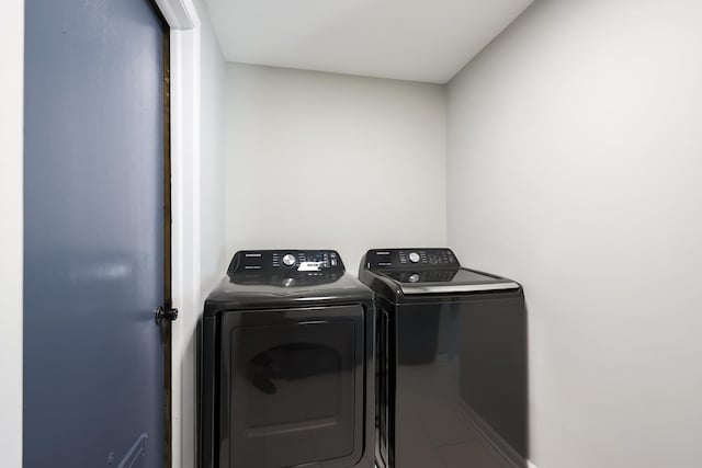 laundry room with washing machine and dryer