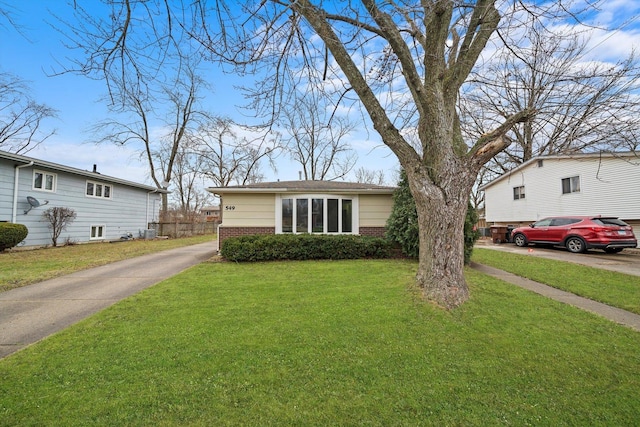 view of front of property with a front yard