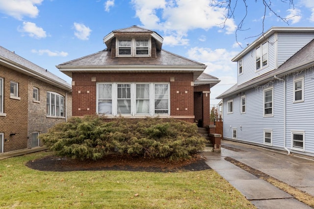 view of front of house with a front yard