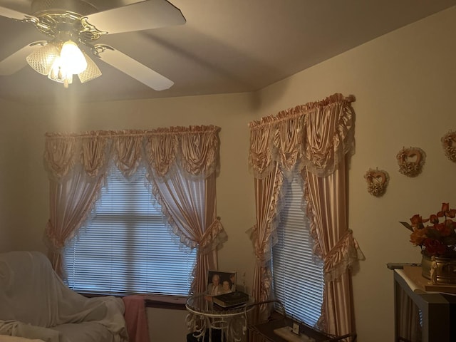 living area featuring ceiling fan