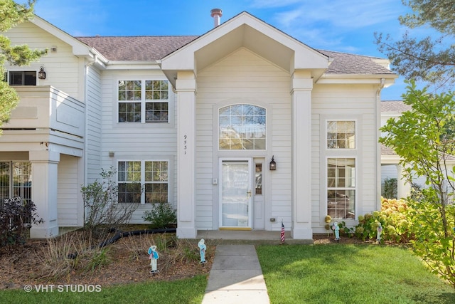 view of front of home with a front yard