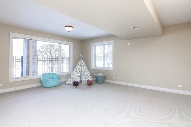 recreation room with carpet