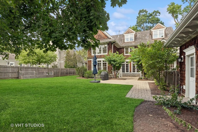 view of yard featuring a patio