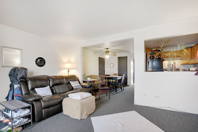 carpeted living room with ceiling fan