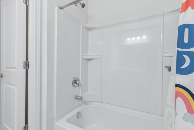 bathroom featuring shower / tub combo