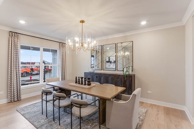 dining area featuring ornamental molding, light hardwood / wood-style flooring, and a notable chandelier