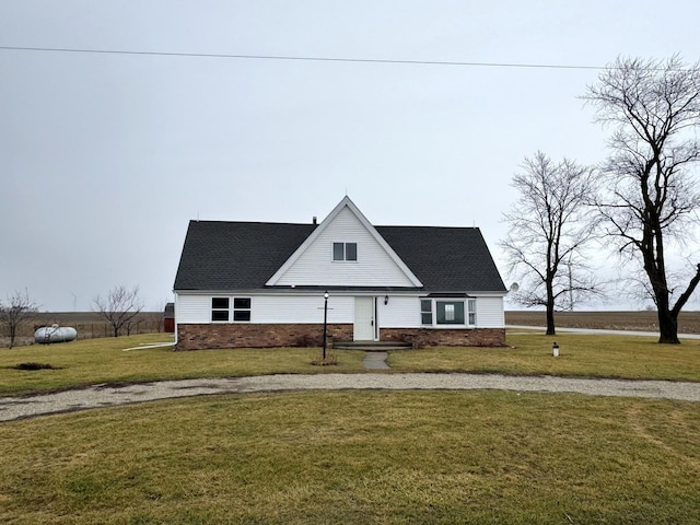 view of front facade with a front yard