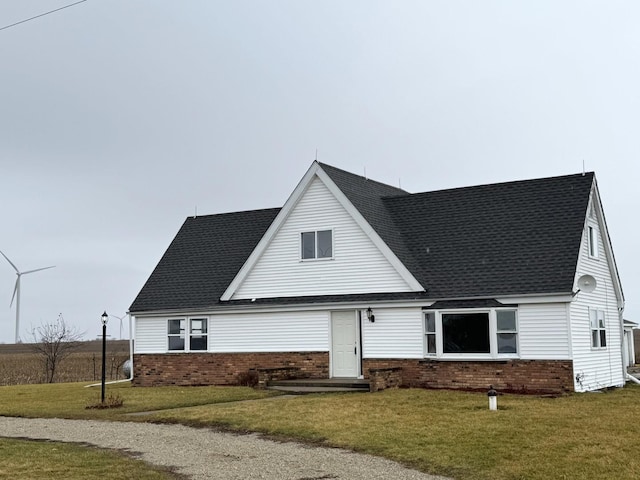 view of front of home with a front lawn