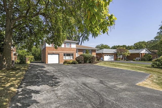 tri-level home featuring a front lawn