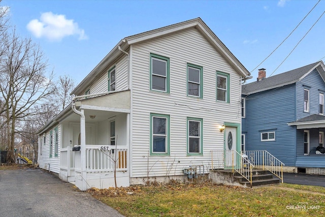 view of front property