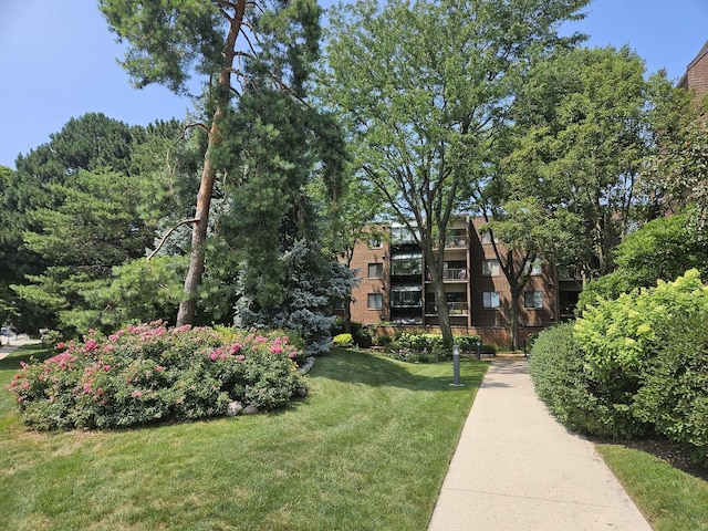 view of home's community featuring a lawn