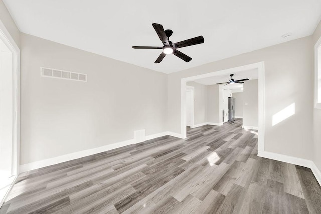 unfurnished room featuring light hardwood / wood-style flooring and ceiling fan