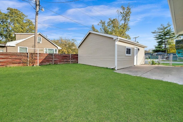 view of yard with a patio area