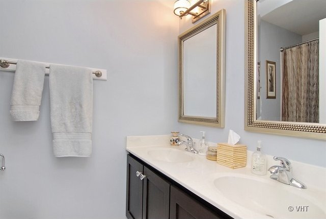 bathroom with a shower with curtain and vanity