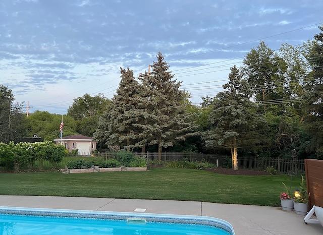 view of swimming pool with a yard