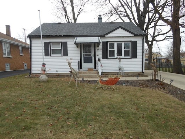 view of front of property with a front yard