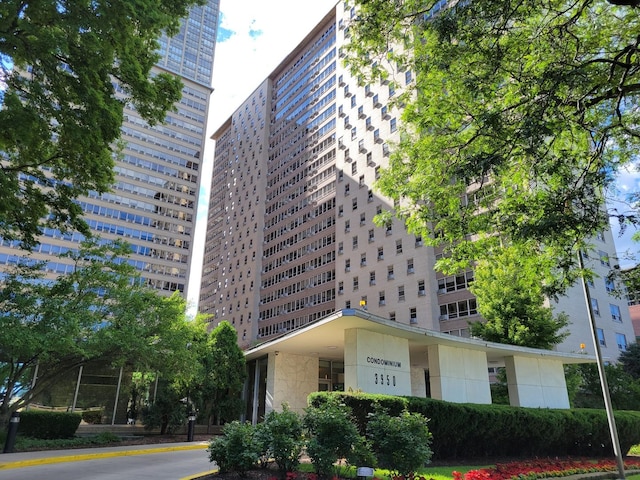 3950 N Lake Shore Dr Unit 2225, Chicago, IL 60613 - photo 1