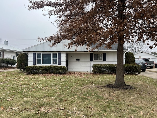 ranch-style house with a front lawn