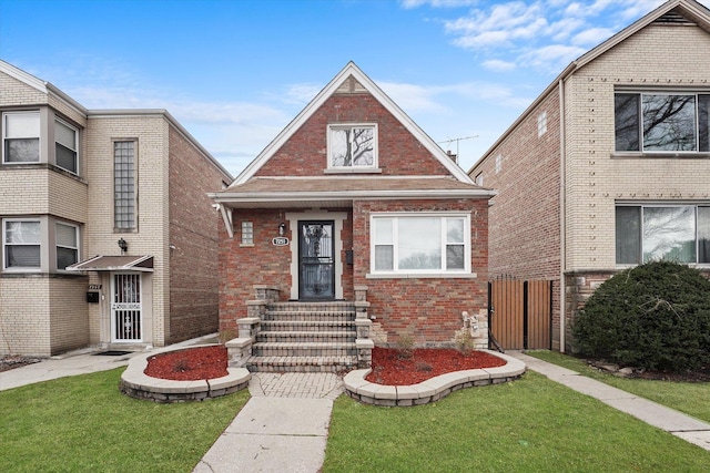 view of front facade featuring a front yard