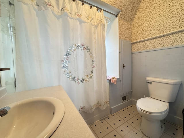 full bathroom with toilet, sink, and shower / tub combo