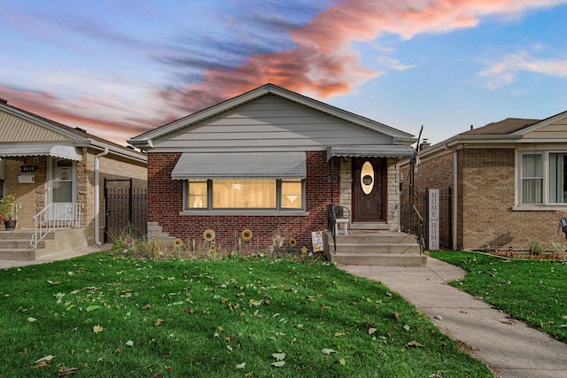 view of front of property with a lawn