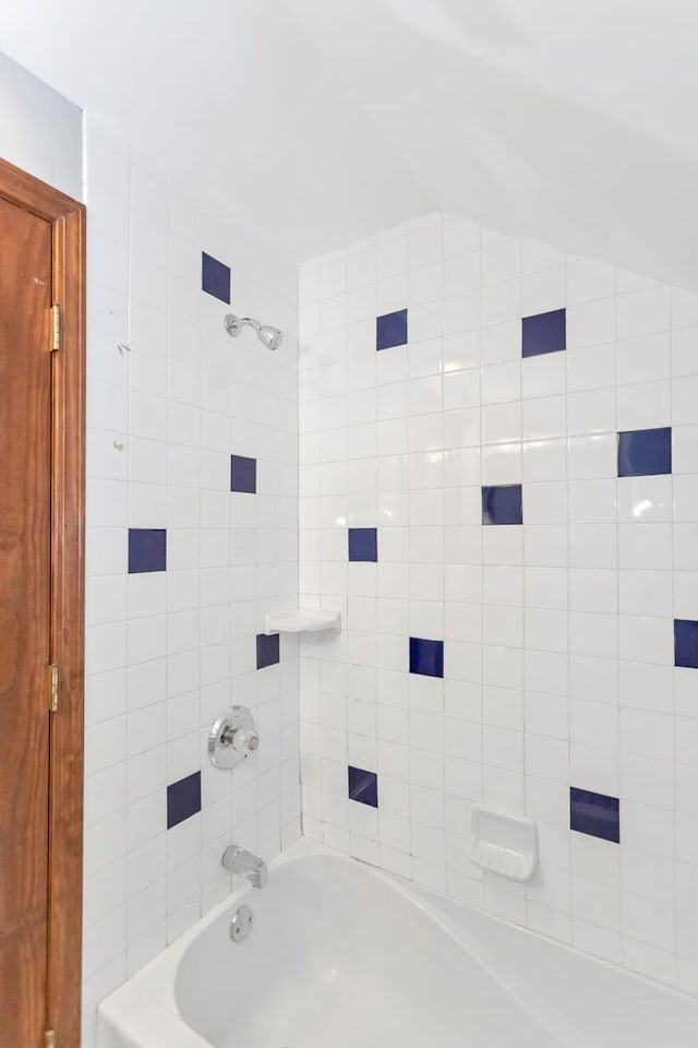 6N772 Tuscola Ave, Saint Charles, IL 60174 - bathroom featuring shower / bathtub combination