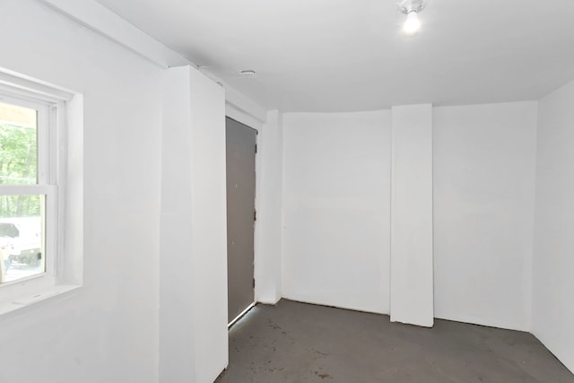 6N772 Tuscola Ave, Saint Charles, IL 60174 - spare room with concrete flooring