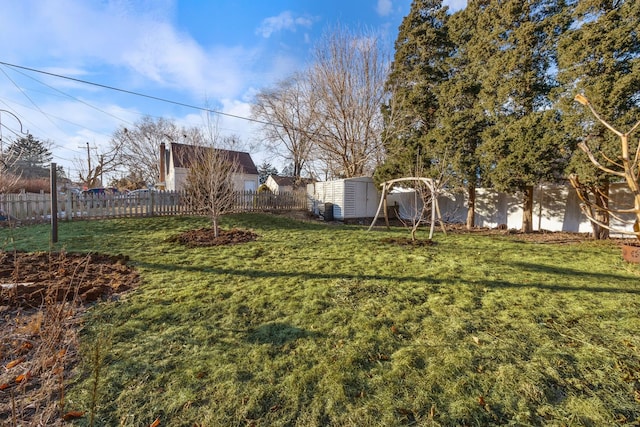 view of yard with a storage unit