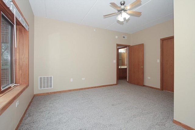 carpeted empty room featuring ceiling fan