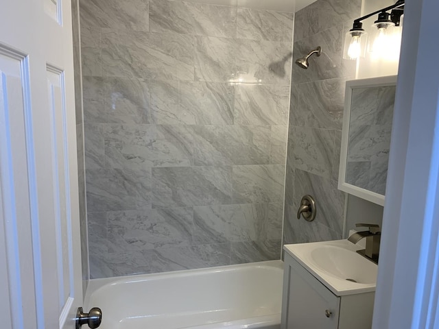 bathroom with vanity and tiled shower / bath