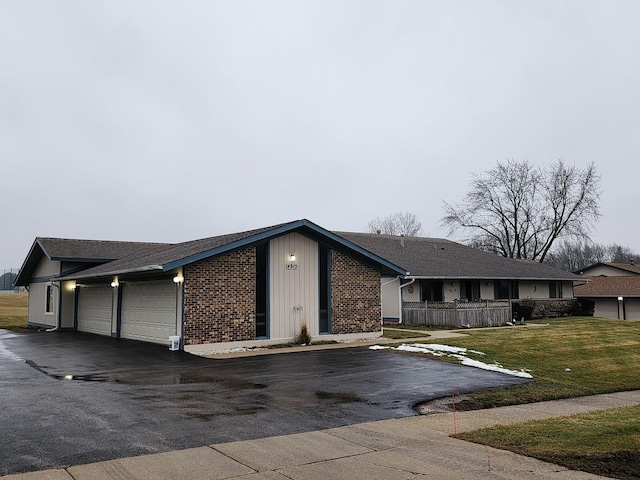 view of front of house featuring a garage and a front lawn