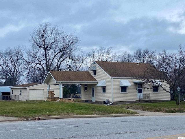 view of front facade with a front yard