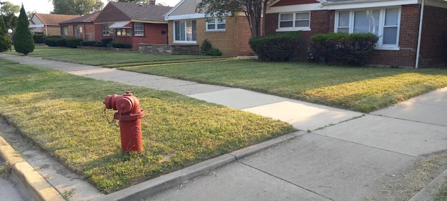 view of front facade with a front lawn