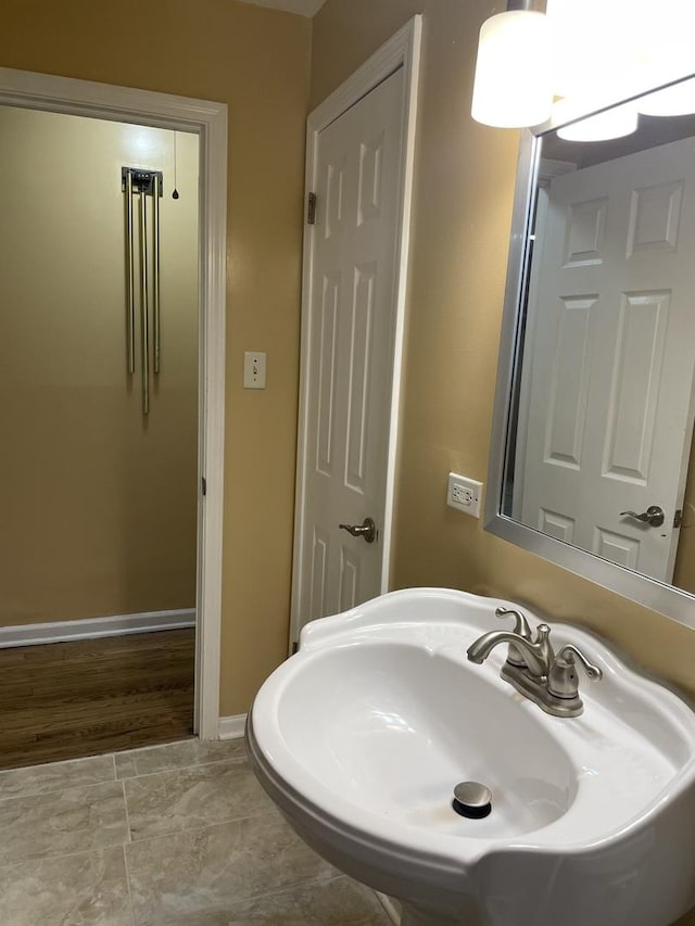 bathroom featuring sink