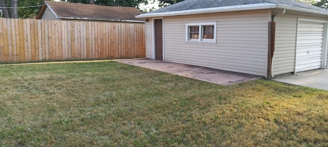 view of outdoor structure with a yard