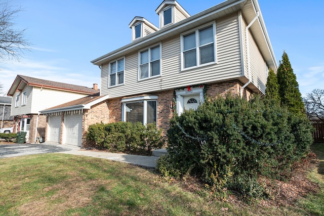 view of front of house featuring a garage and a front yard