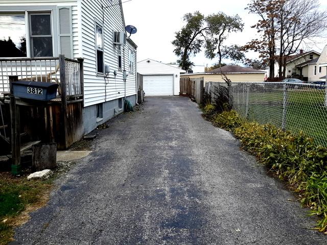 view of side of property featuring a garage and an outdoor structure