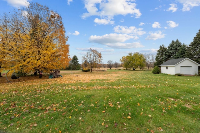 view of yard with a rural view